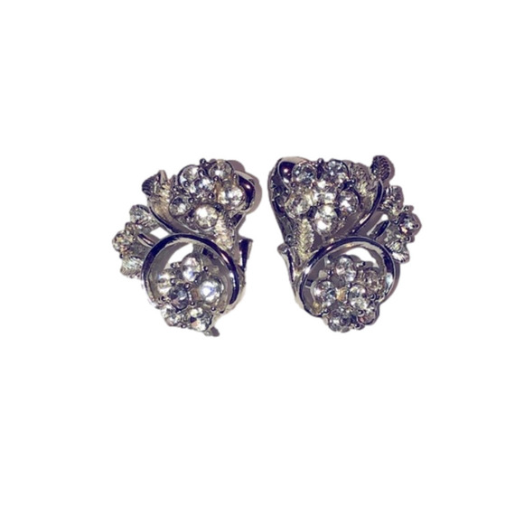Vintage Jewelry - VTG Coro Rhinestone Flower Floral Clip On Earrings 1”